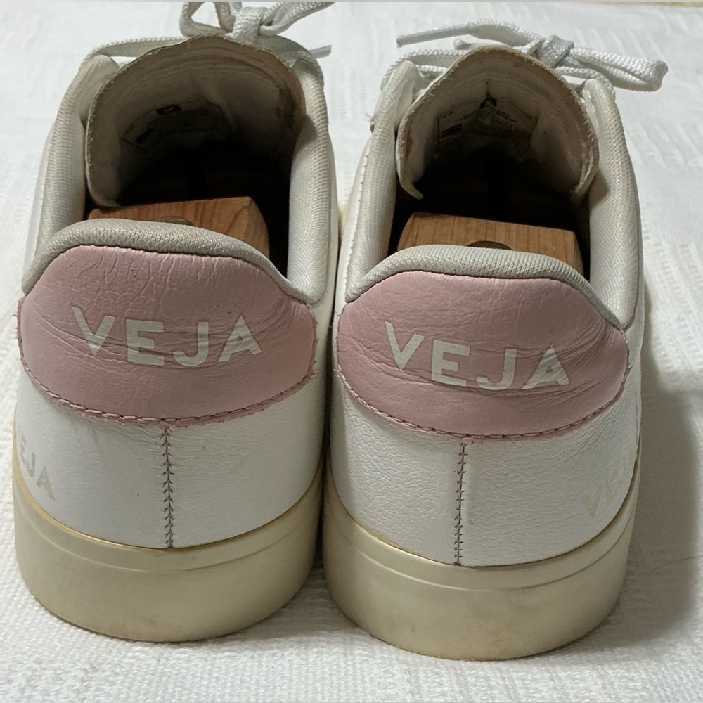 Veja Campo Leather Sneakers for Women, size 9 - Picture 4 of 13